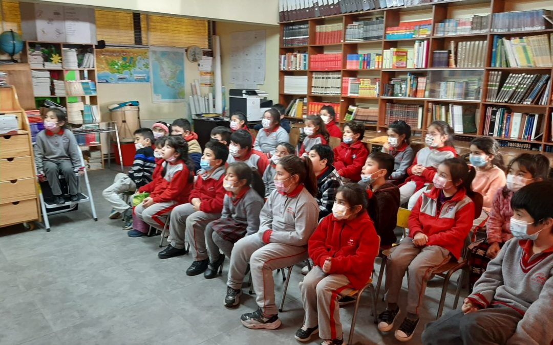 TÍTERES MEDIOAMBIENTALES VISITAN LA BIBLIOTECA