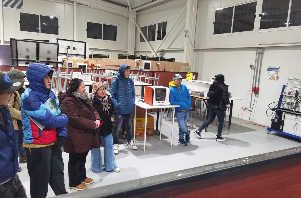 ESTUDIANTES EPJA VISITAN CFT ESTATAL