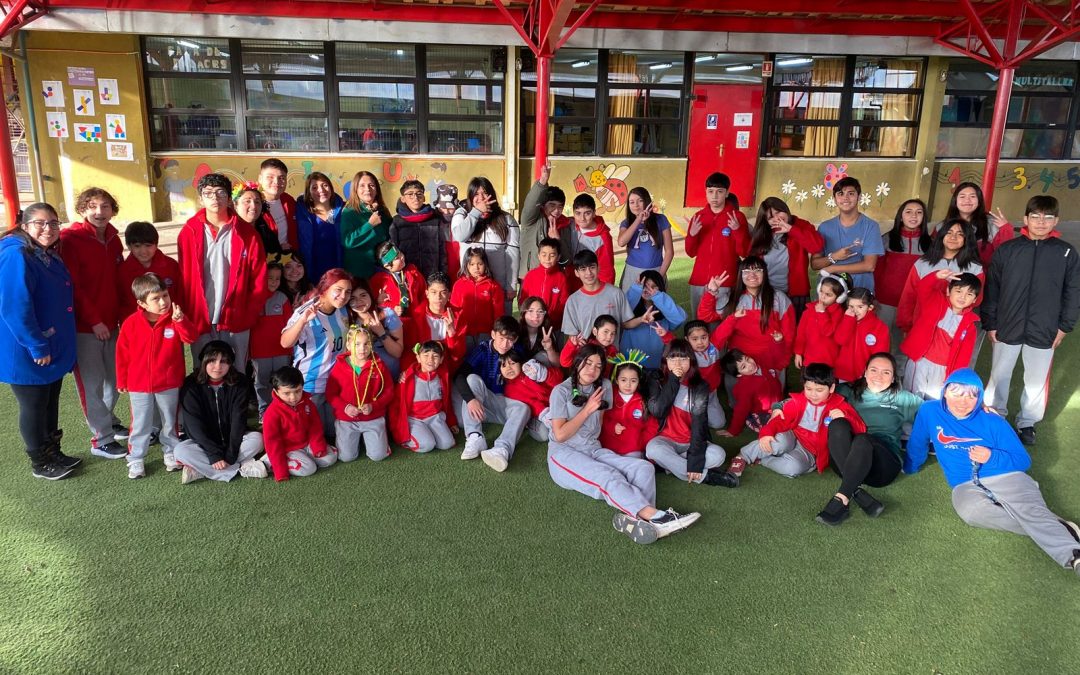 8° BÁSICO APADRINA ESTUDIANTES DE KINDER