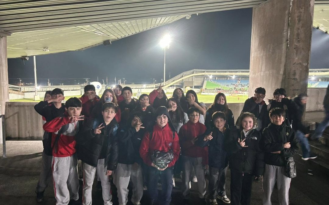ESTUDIANTES ASISTEN AL ESTADIO CHINQUIHUE
